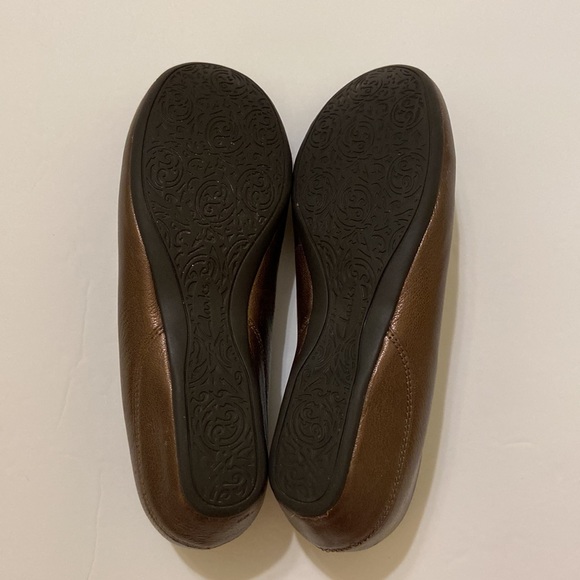 Clark’s Artisan Metallic Bronze Wedge Flats Size 6 1/2 M - Picture 6 of 9